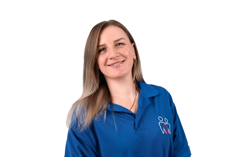 Olena Beksiak, Auszubildende in der Zahnarztpraxis in Langfort